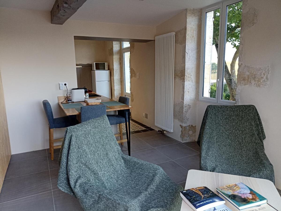 Pigeonnier De Sabaillan Bed & Breakfast Castelnau-d'Arbieu Exterior photo